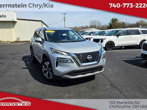 Used 2023 Nissan Rogue SV image 2