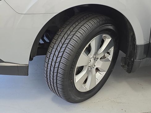 Used 2011 Subaru Outback 3.6R Limited image 31