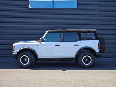 Used 2023 Ford Bronco Badlands w/ Sasquatch Package AWD/4WD image 4