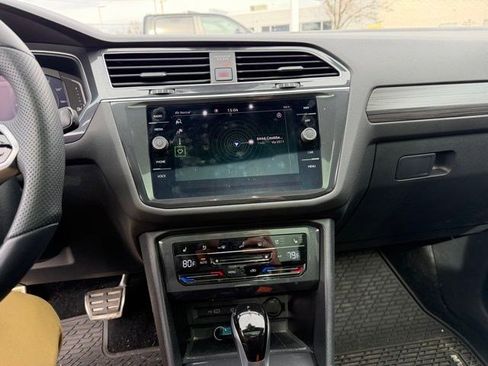 Used 2024 Volkswagen Tiguan SEL R-Line image 18