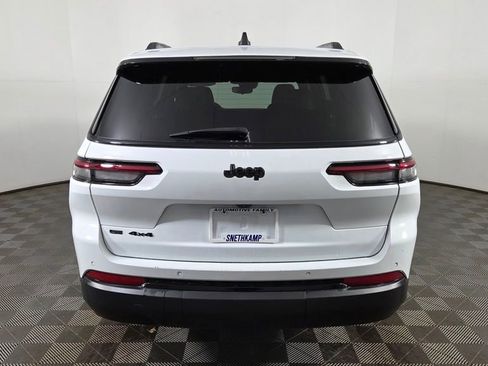 Used 2023 Jeep Grand Cherokee L Laredo image 7