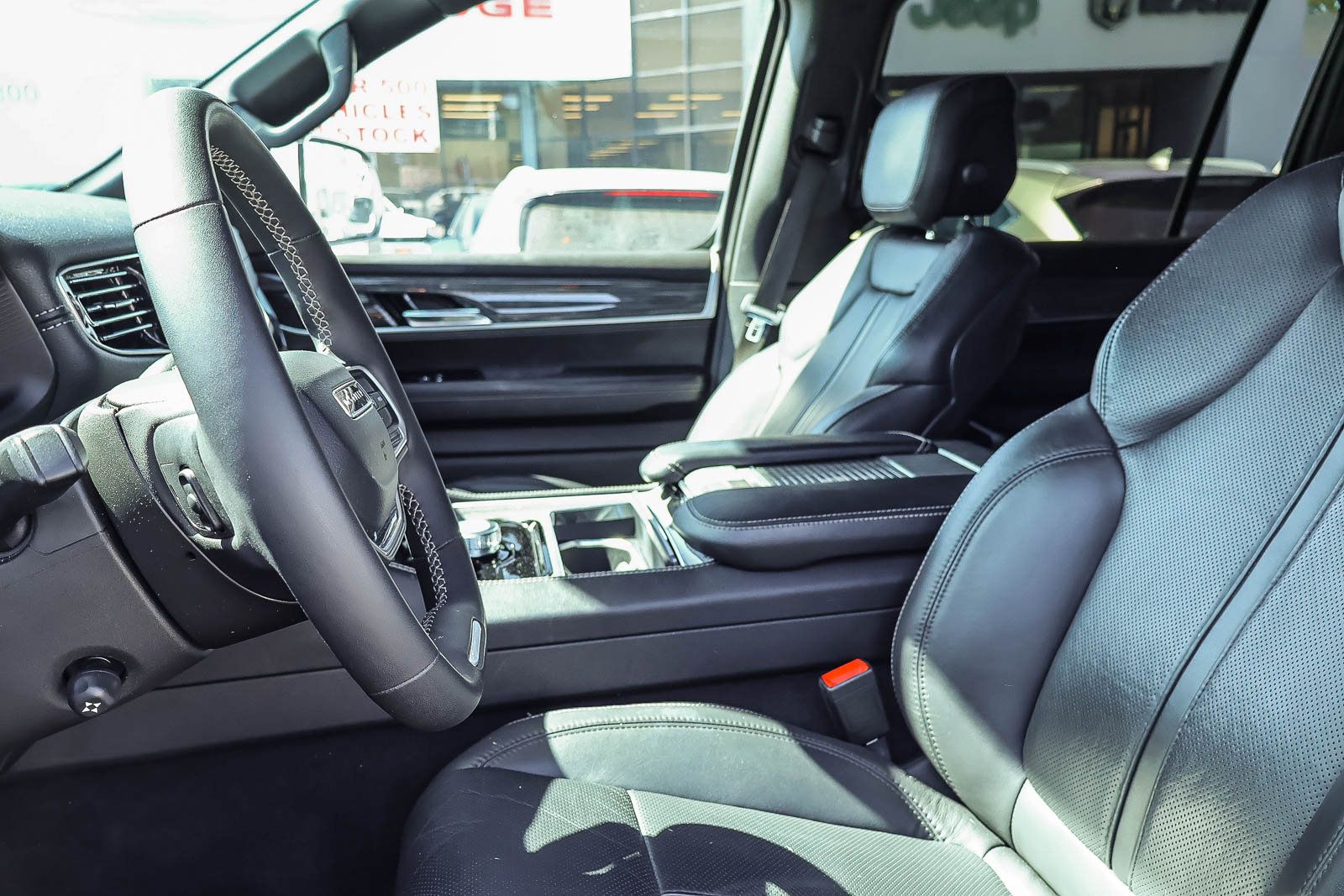 Used 2022 Jeep Wagoneer Series III RWD image 16