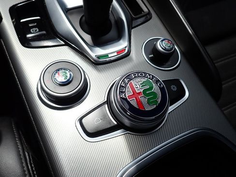 Used 2024 Alfa Romeo Giulia Veloce AWD/4WD image 19