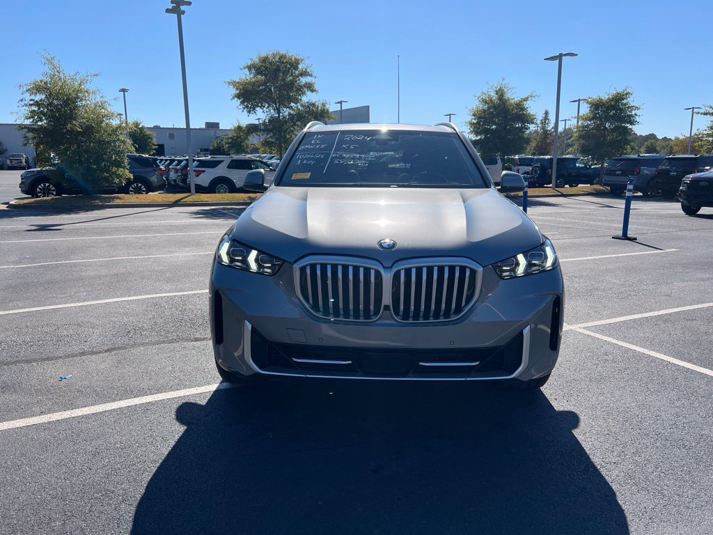 Used 2024 BMW X5 xDrive40i w/ Premium Package AWD/4WD image 2