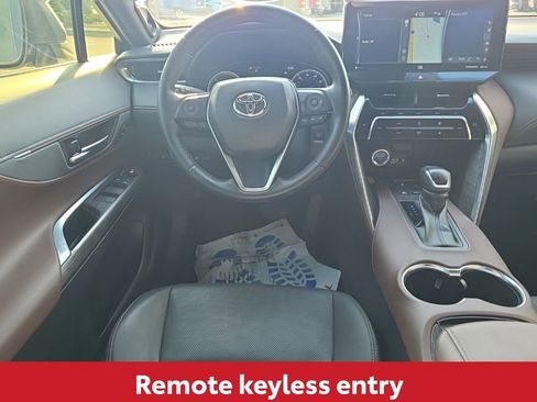 Used 2021 Toyota Venza XLE w/ Softex Package image 19