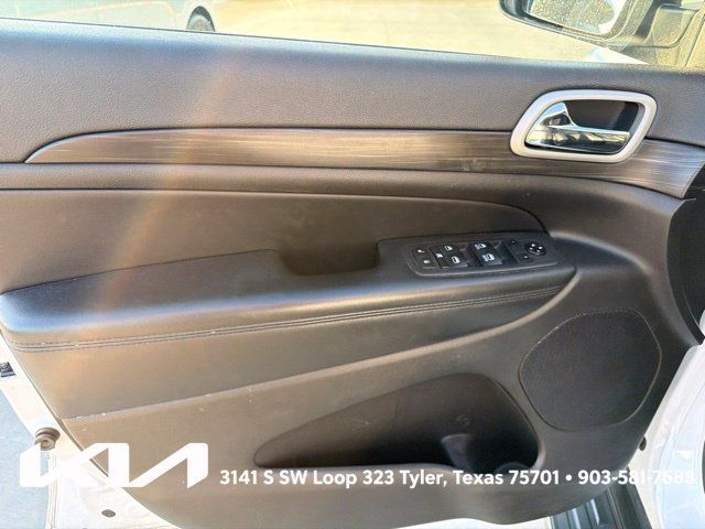 Used 2021 Jeep Grand Cherokee Laredo X AWD/4WD image 14
