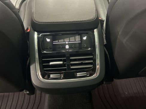 Used 2023 Volvo XC90 B6 Ultimate w/ Lounge Package AWD/4WD image 23