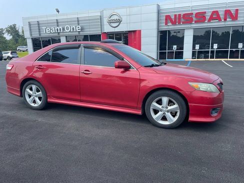 Used 2011 Toyota Camry SE w/ SE Extra-Value Pkg #1 FWD image 1