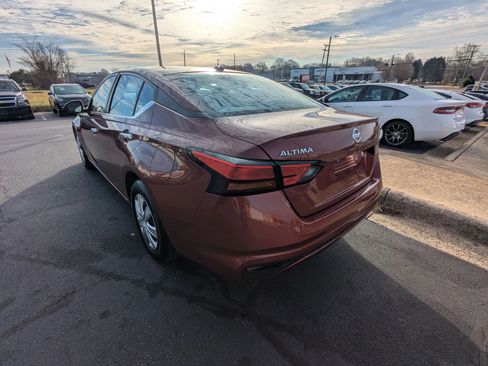 Used 2022 Nissan Altima 2.5 SV image 5