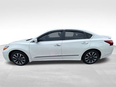 Used 2017 Nissan Altima 2.5 SV image 4
