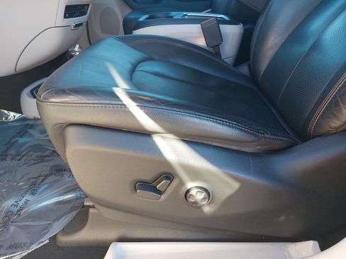 Used 2019 Chrysler Pacifica Touring-L Plus w/ Advanced Safetytec Group image 31