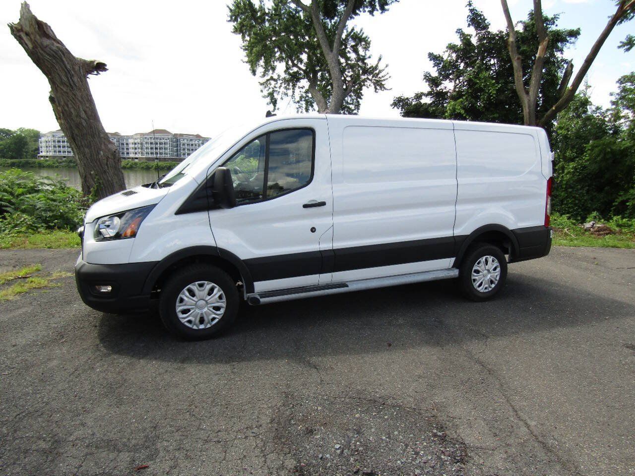 Used 2024 Ford Transit 250 Low Roof w/ Exterior Upgrade Package RWD image 3