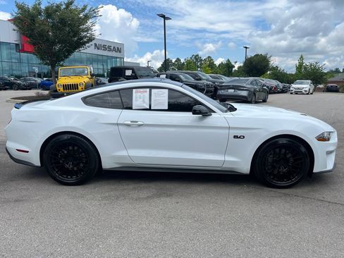 Used 2022 Ford Mustang GT Premium w/ Black Accent Package RWD image 8