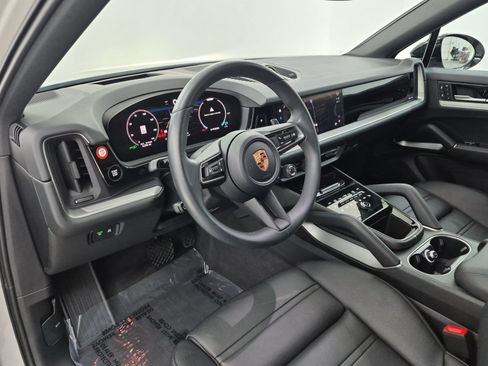 Used 2026 Porsche Cayenne E-Hybrid Coupe AWD/4WD image 4