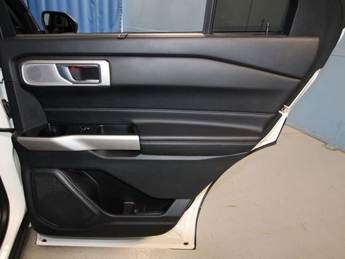 Used 2023 Ford Explorer Limited w/ Limited Technology Package image 30