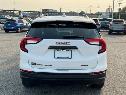 Used 2024 GMC Terrain SLT w/ Infotainment Package II AWD/4WD image 5