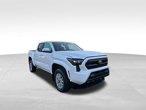 Used 2024 Toyota Tacoma SR5 AWD/4WD image 33