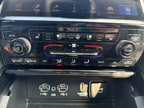 Used 2023 Jeep Grand Cherokee 4WD 4xe w/ Luxury Tech Group II image 20