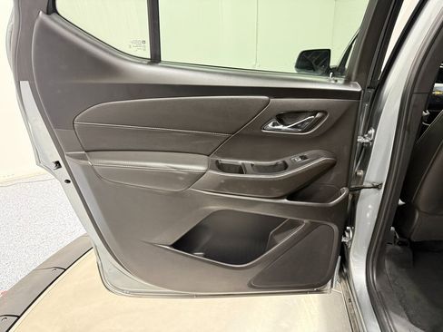 Used 2023 Chevrolet Traverse Premier image 44