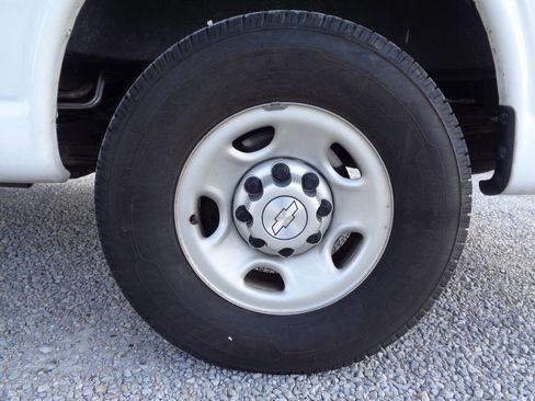 Used 2018 Chevrolet Express 3500 LS image 27