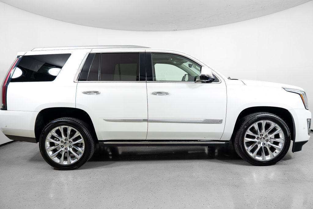 Used 2020 Cadillac Escalade Premium Luxury RWD image 3