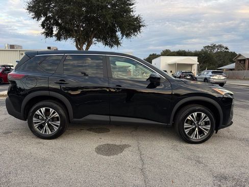 Used 2023 Nissan Rogue SV image 10