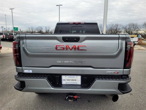 Used 2025 GMC Sierra 2500 AT4 w/ AT4 Premium Plus Package image 9