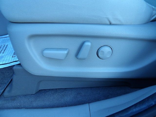 Used 2016 Kia Sedona LX w/ Option Group 020 FWD image 18