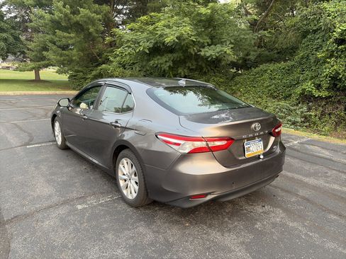 Used 2019 Toyota Camry LE FWD image 7