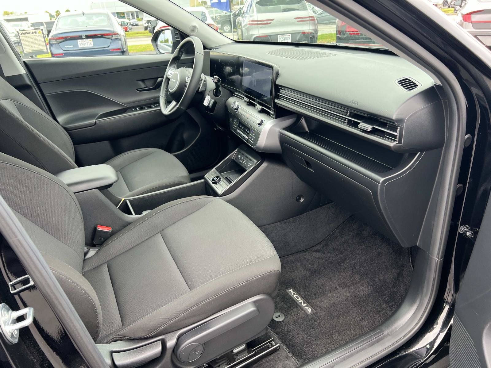 Used 2024 Hyundai Kona SEL w/ Convenience Package FWD image 29