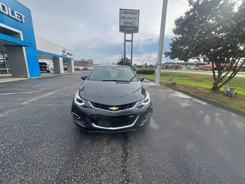 Used 2017 Chevrolet Cruze LT w/ Convenience Package FWD image 2