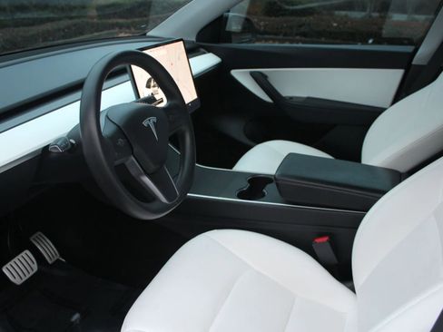 Used 2020 Tesla Model Y Performance image 19