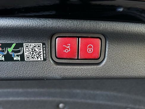 Used 2025 Mercedes-Benz C 300 Sedan image 30