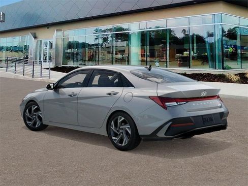 New 2026 Hyundai Elantra Limited FWD image 5