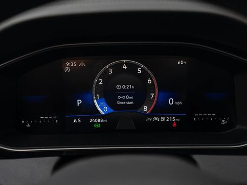 Used 2025 Volkswagen Jetta SE w/ Sunroof Package FWD image 23