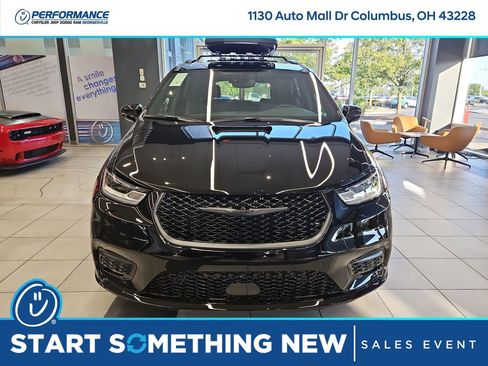 New 2025 Chrysler Pacifica Select w/ Fav Edition Package image 2