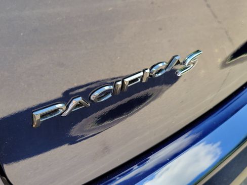 Used 2018 Chrysler Pacifica Touring-L Plus w/ Advanced Safetytec Group FWD image 33