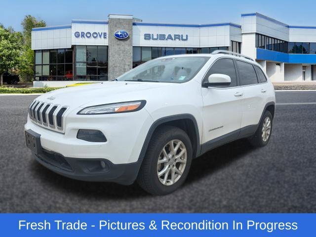 Used 2018 Jeep Cherokee Latitude Plus w/ Cold Weather Group AWD/4WD image 1