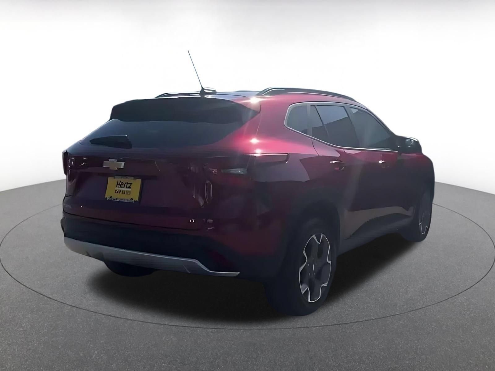 Used 2025 Chevrolet Trax LT FWD image 14