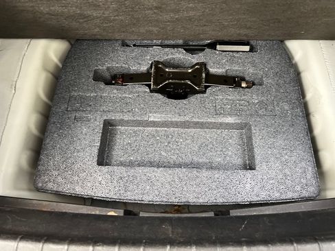 Used 2025 Nissan Altima 2.5 SV FWD image 37