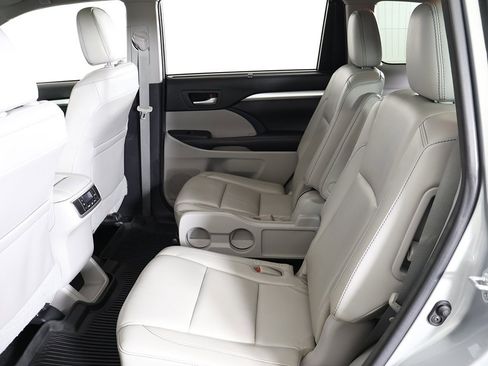 Used 2017 Toyota Highlander XLE image 37