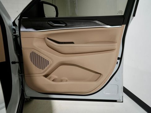 Used 2023 Jeep Grand Cherokee L Limited w/ Black Appearance Package image 25