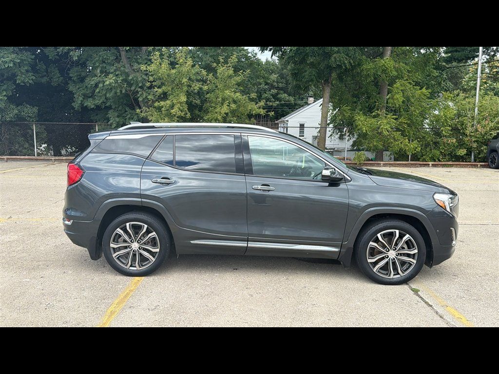 Used 2019 GMC Terrain Denali w/ GMC Pro Grade Package AWD/4WD image 6