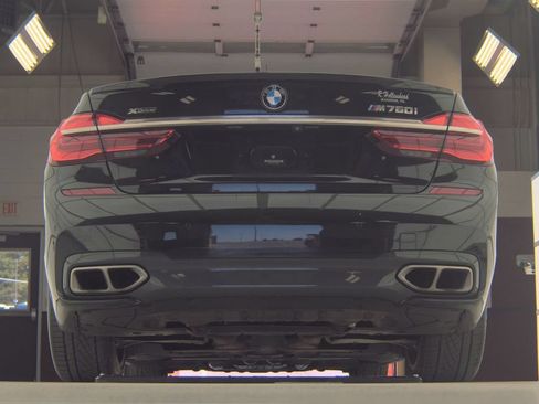 Used 2018 BMW M760i xDrive w/ Luxury Rear Seating Package AWD/4WD image 7
