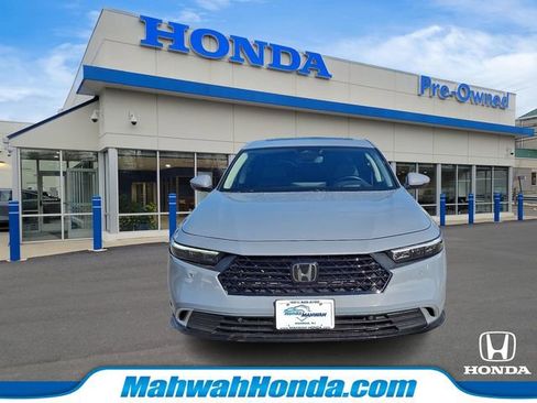Used 2023 Honda Accord Touring image 2