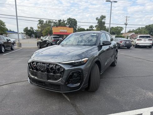 Used 2025 Audi SQ5 Premium Plus AWD/4WD image 2