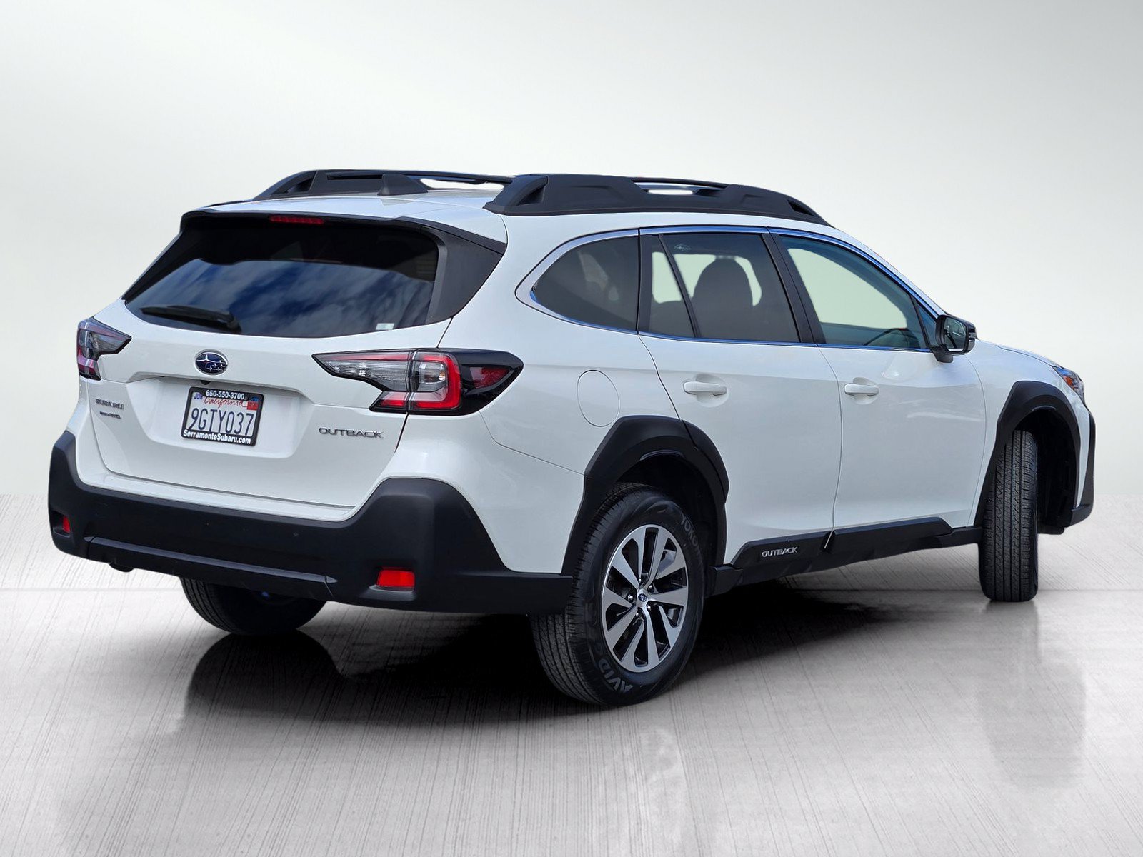 Used 2024 Subaru Outback Premium AWD/4WD image 4