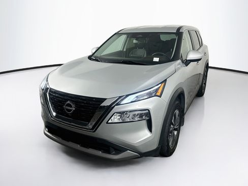 Used 2023 Nissan Rogue SV FWD image 3