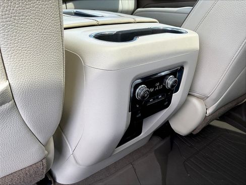 Used 2021 GMC Yukon Denali AWD/4WD image 10
