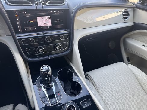 Used 2023 Bentley Bentayga Extended Wheelbase image 22